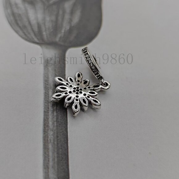 Pandora Shimmering Snowflake Dangle Charm - Picture 4 of 5